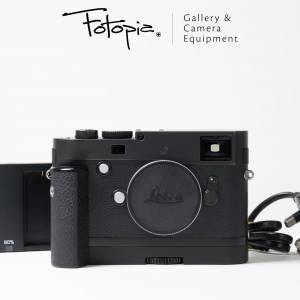 || Leica M Monochrom (Typ 246) - Black / 10930 with Multi-func Handgrip ||