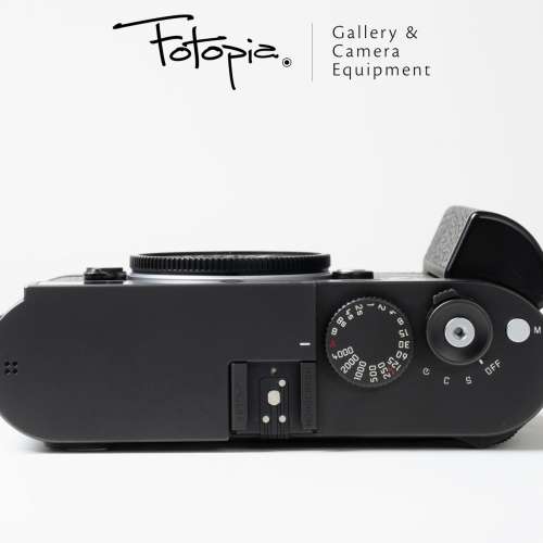 || Leica M Monochrom (Typ 246) - Black / 10930 with Multi-func Handgrip ||