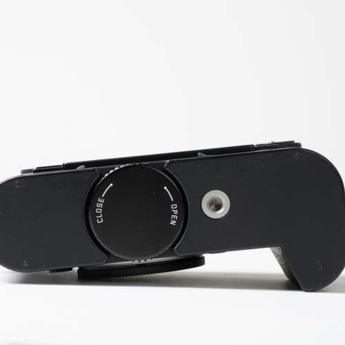 || Leica M Monochrom (Typ 246) - Black / 10930 with Multi-func Handgrip ||