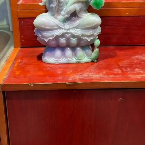 翡翠观音雕像