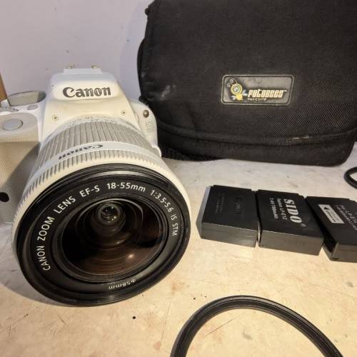 98新  佳能EOS 100D，
18-55mm镜头 配件送原装电池3块、SD卡16G、镜头盖、UV镜、充...