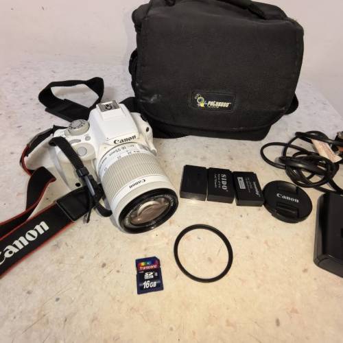98新  佳能EOS 100D，
18-55mm镜头 配件送原装电池3块、SD卡16G、镜头盖、UV镜、充...