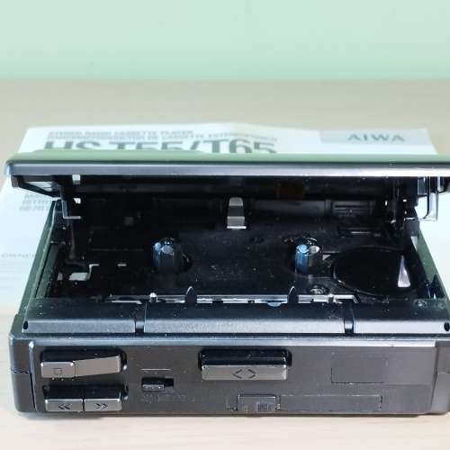AIWA HS-T55 walkman radio cassette player  隨身收音卡式機 .... !!