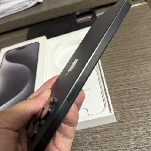 iPhone 15pro max512gb,港行完美冇花，電池85，有套有貼，即買即用！