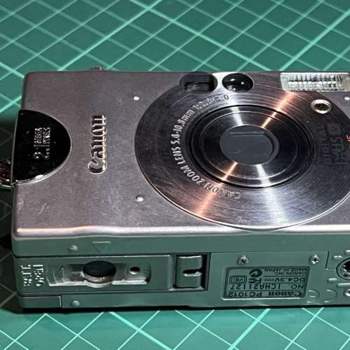 絕對珍藏，絕對收藏品。不鏽鋼金屬外殼。Canon Digital IXUS V 復古 CCD 數碼相機