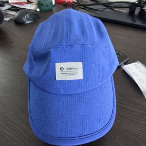 出售全新Lululemon跑步帽