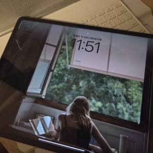 iPad Air 6 13吋 M2 128GB WiFi 港版 + 原裝妙控鍵盤成套賣