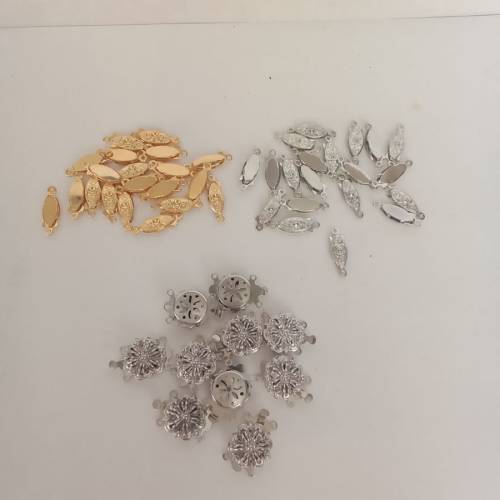 一手50個日本進口銅珠鏈扣，包括40個單行魚鉤形扣及10個雙行扣如照片。全部50個清貨...