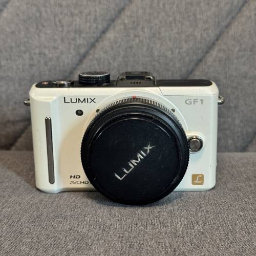 放售經典Panasonic Lumix GF1（白色淨機身）&nbsp; 連20MM 鐘頭