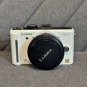 放售經典Panasonic Lumix GF1（白色淨機身）&nbsp; 連20MM 鐘頭