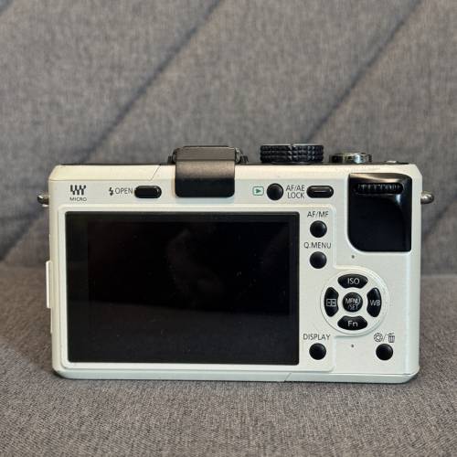 放售經典Panasonic Lumix GF1（白色淨機身）&nbsp; 連20MM 鐘頭