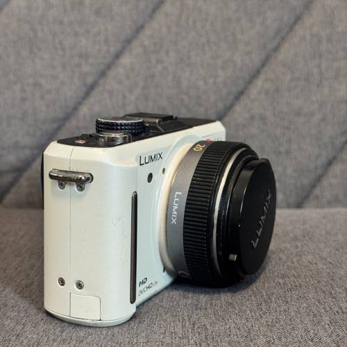 放售經典Panasonic Lumix GF1（白色淨機身）&nbsp; 連20MM 鐘頭