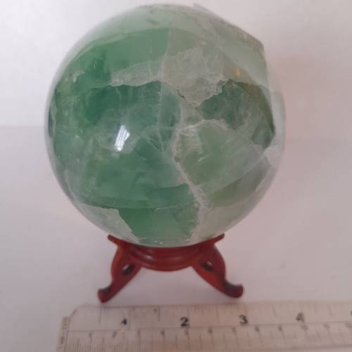 一手兩件天然紅紋寶石球及螢石球，價錢如照片，原價每件380/500元，現劈價兩件共售5...