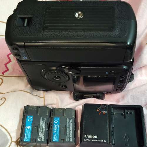 Canon EOS 5D body + BG-E4 grip + EF 50mm f/1.8 II lens