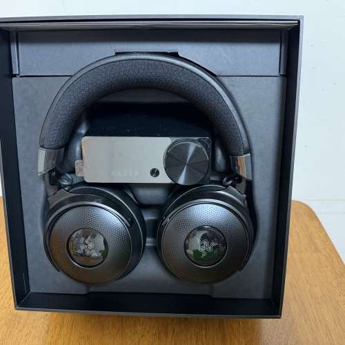 Razer Kraken V4 Pro 觸覺回饋無線遊戲耳機