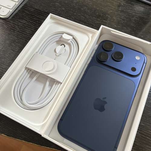 99%新Apple iPhone 17 Pro 512gb 藍色 港版行貨全套全新配件地鐵站交收