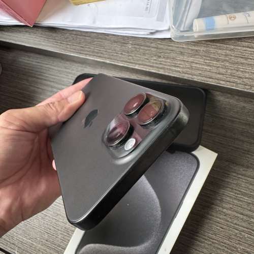 99新iPhone 15pro max512gb大容量,電池健康度85,港行雙卡極新，完美冇花，有套有貼...