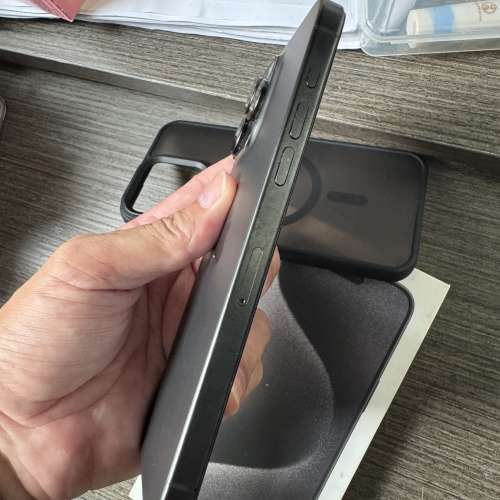 99新iPhone 15pro max512gb大容量,電池健康度85,港行雙卡極新，完美冇花，有套有貼...