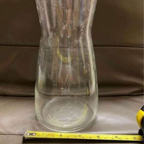 （全新）玻璃花瓶，採用錐形設計（換水時可防滑手）