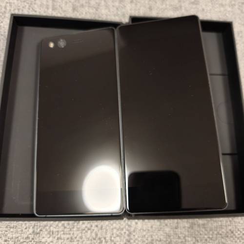 ZTE AXON M 摺機