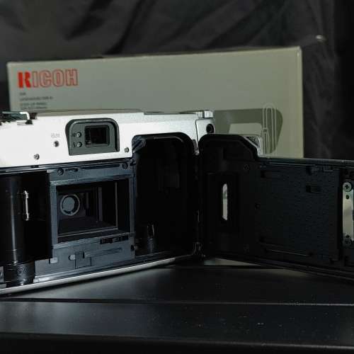 少有 Ricoh 理光 MF-1 35R DATE，35毫米菲林相機連原廠遮光罩，擴充接環，快門繩，...