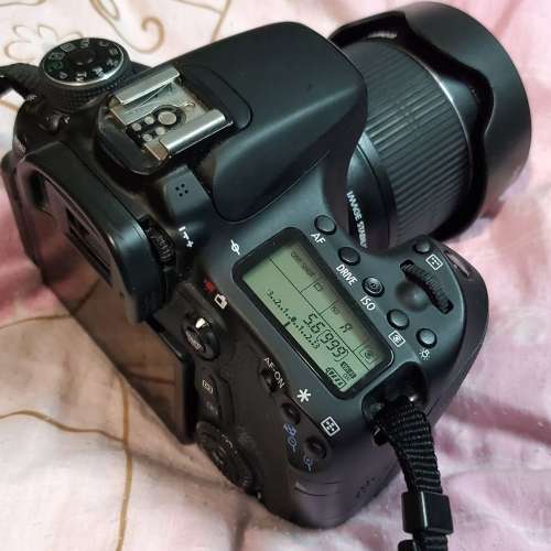 Canon EOS 70D body + EF-S 18-55mm f/3.5-5.6 IS STM lens