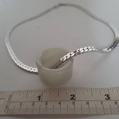 緬甸A玉扳子，寬18mm.內徑21mm.圓滑好水頭。，加送精美電白金銅頸鏈。no.20.10.26