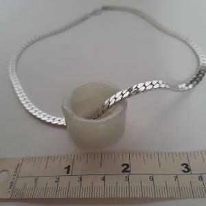 緬甸A玉扳子，寬18mm.內徑21mm.圓滑好水頭。，加送精美電白金銅頸鏈。no.20.10.26
