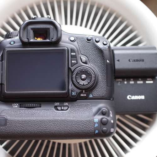 1800 萬像 CMOS Canon 60D digital Body & Grip BG-E9