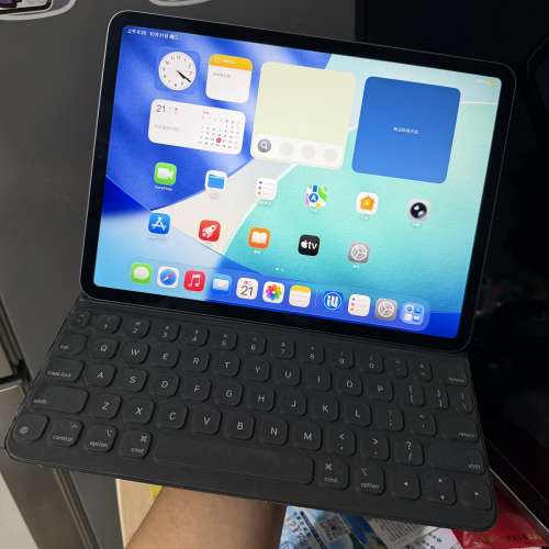 iPad Pro (11吋）（2代）256gb,+ipad pro keyboard 港版,冇修冇拆，電池健康度92，...