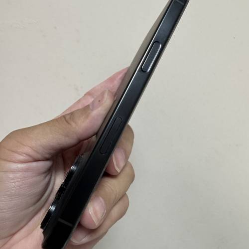 iPhone 16pro  256gb,港行雙卡黑色鈦金屬，極新冇維修冇暗病，電池健康度90，所有原...