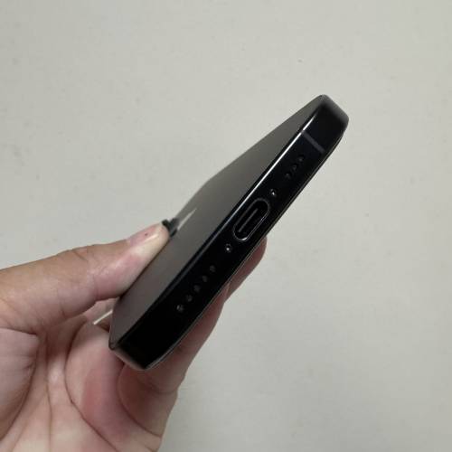 iPhone 16pro  256gb,港行雙卡黑色鈦金屬，極新冇維修冇暗病，電池健康度90，所有原...