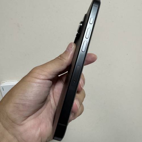iPhone 16pro  256gb,港行雙卡黑色鈦金屬，極新冇維修冇暗病，電池健康度90，所有原...