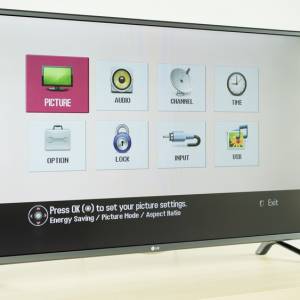 [平放/灣仔包送] 韓國製 LG 42吋 FullHD IDTV 薄機身電視，跟腳架，遙控