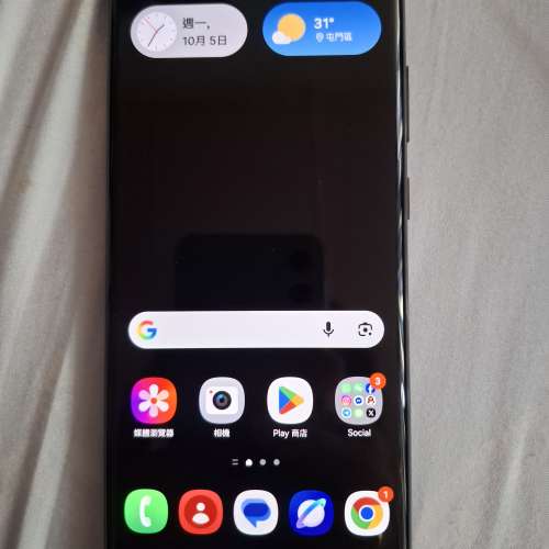 香港行貨Samsung Galaxy S22 Ultra 12+512gb 黑色 95%新有盒。剛於10月換了全新屏幕
