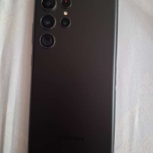 香港行貨Samsung Galaxy S22 Ultra 12+512gb 黑色 95%新有盒。剛於10月換了全新屏幕