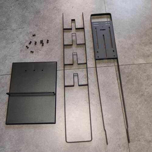 Dyson V8 Vacuum Cleaner w/New Battery and Stand 無線吸塵機一套連座地支架 全新電...