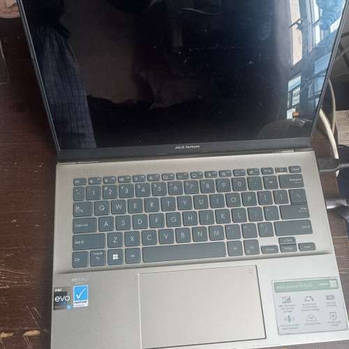 ASUS Zenbook 14 OLED UX3402ZA，i5-1240P / 16GB / 512GB / 2.8K OLED