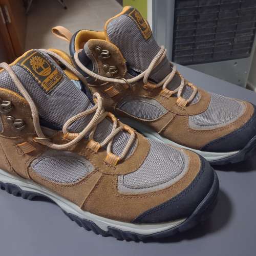 Timberland 中筒行山鞋(防水)