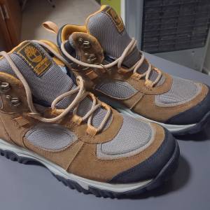 Timberland 中筒行山鞋(防水)