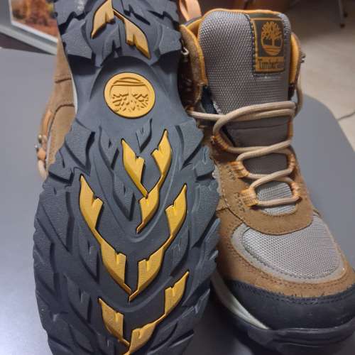 Timberland 中筒行山鞋(防水)