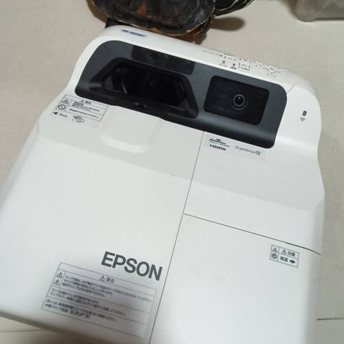 Epson 超短投EB-685WT projector