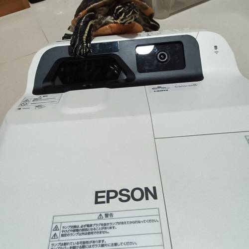 Epson 超短投EB-685WT projector