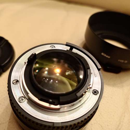 Nikon AF 50 F/1.4 D + HS-9