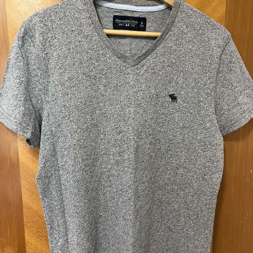 A&F T-shirt Slim Fit with Icon (Grey) - T恤 V領 (灰色)