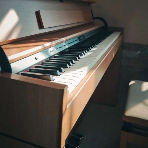 Roland DP603 數碼鋼琴連原廠耳機和琴椅