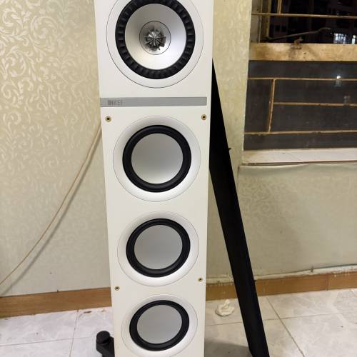 KEF Q500