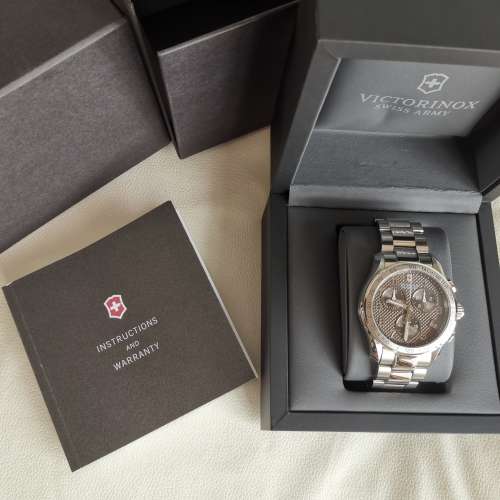 瑞士 Victorinox  男裝鋼帶手錶 Victorinox Swiss Army Chrono Classic Men's Watch