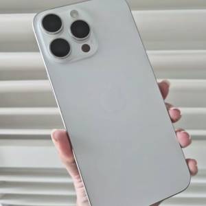 iPhone 15pro max 256gb,港版雙卡白色鈦金屬，電池健康度90，冇修冇拆、所有功能正常...
