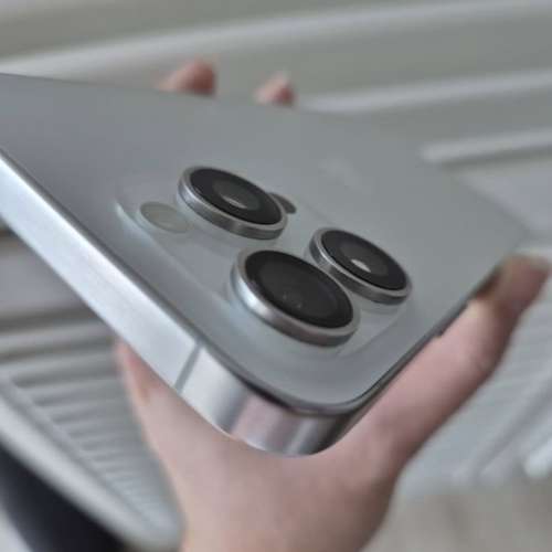 iPhone 15pro max 256gb,港版雙卡白色鈦金屬，電池健康度90，冇修冇拆、所有功能正常...